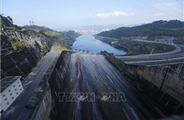 Thiếu nước về, các hồ thủy điện trên sông Đà đối mặt khô hạn