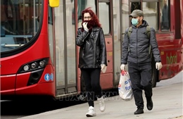 Người dân Anh muốn tiếp tục tận hưởng cuộc sống trong những ngày phong tỏa