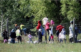 Hungary xóa bỏ các vùng quá cảnh đối với người xin tị nạn