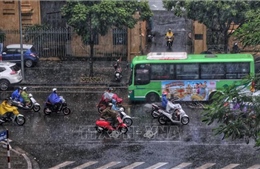 Đêm 3/5, các khu vực trên cả nước có mưa rào và dông, đề phòng thời tiết nguy hiểm