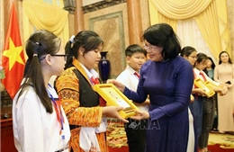 Phó Chủ tịch nước tiếp Đoàn đại biểu Cháu ngoan Bác Hồ tỉnh Bắc Giang