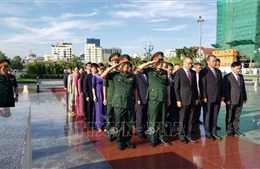 Dâng hương tri ân các liệt sỹ quân tình nguyện Việt Nam tại Campuchia