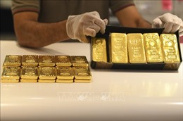 Giá vàng châu Á tăng hơn 1% lên mức cao nhất trong gần 9 năm