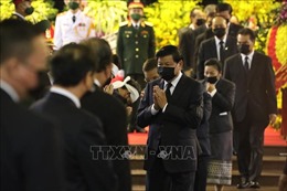 Thủ tướng Lào Thongloun Sisoulith viếng nguyên Tổng Bí thư Lê Khả Phiêu