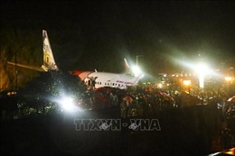 Máy bay gãy đôi tại Ấn Độ: 18 người thiệt mạng, 16 người bị thương nặng