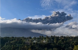 Núi lửa Sinabung phun trào trở lại