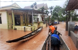 Hà Nội đấu giá nhiều vật phẩm quý ủng hộ đồng bào miền Trung bị lũ lụt