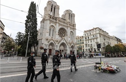 Phát hiện mối liên hệ vụ tấn công bằng dao tại nhà thờ Notre-Dame với vụ sát hại thầy giáo