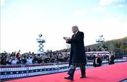 Tổng thống D.Trump xuất hiện lần đầu tiên trước công chúng kể từ khi truyền thông đưa tin ông Biden chiến thắng
