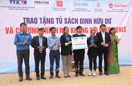Đoàn Thanh niên TTXVN trao tặng Tủ sách Đinh Hữu Dư tại Hà Tĩnh