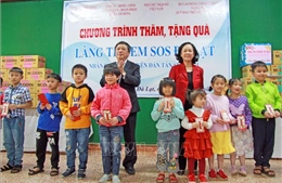 Trưởng ban Dân vận Trung ương thăm và tặng quà Tết tại Lâm Đồng