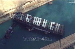 Siêu tàu container Ever Given mắc kẹt đã nổi lên trên mặt nước