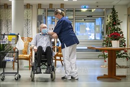 Thụy Điển nới lỏng hạn chế với người đã tiêm chủng