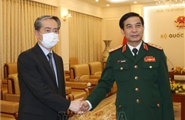 Bộ trưởng Bộ Quốc phòng Phan Văn Giang tiếp Đại sứ Trung Quốc Hùng Ba
