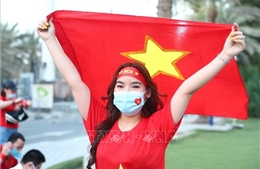 CĐV Việt Nam đến sân Al Maktoum &#39;tiếp lửa&#39; cho thày trò Park Hang-seo