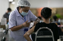 Lào bắt đầu tiêm vaccine ngừa COVID-19 cho người trên 60 tuổi