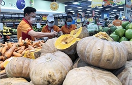 Người dân TP Hồ Chí Minh chọn siêu thị khi hàng chợ tăng giá