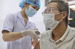 Trên 900 tình nguyện viên tiêm thử nghiệm đợt 2 giai đoạn 3 vaccine Nano Covax