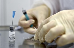 Nga thử nghiệm kết hợp vaccine của AstraZeneca, Sputnik V    