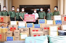 Trao tặng vật tư y tế, nhu yếu phẩm hỗ trợ phòng, chống dịch tại Tây Ninh