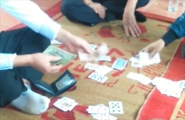 Thanh Hóa: Cách chức 4 lãnh đạo xã đánh bài trong trụ sở