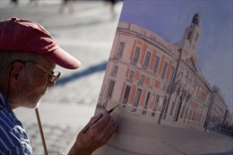 Chiêm ngưỡng bậc thầy hội họa vẽ tranh ngay tại quảng trường ở Madrid