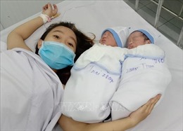 An Giang: Kịp thời đưa sản phụ đến bệnh viện sinh 2 bé trai khỏe mạnh