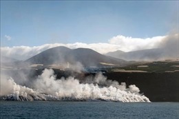 Sân bay trên đảo Palma (Tây Ban Nha) đóng cửa do tro bụi núi lửa