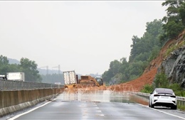 Thông tuyến cao tốc Đà Nẵng-Quảng Ngãi đoạn qua Quảng Nam sau sự cố sạt lở
