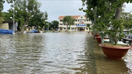 Nhiều nơi ở Bình Định còn ngập sâu, hàng nghìn học sinh tiếp tục nghỉ học