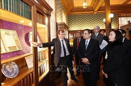 Thủ tướng Phạm Minh Chính thăm Viện Pasteur Paris
