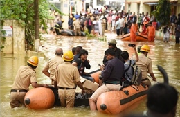 Thành phố Bangalore của Ấn Độ bị ngập lụt do mưa lớn 