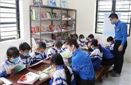 Đưa Tủ sách Đinh Hữu Dư về với học sinh ở ATK Định Hóa, Thái Nguyên