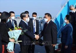 Chủ tịch Quốc hội Lào bắt đầu chuyến thăm chính thức Việt Nam