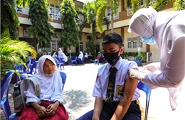 Indonesia bắt đầu tiêm vaccine cho trẻ 6-11 tuổi