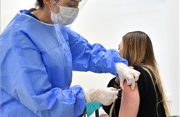 Italy xem xét rút ngắn thời gian cách ly với người đã tiêm vaccine ngừa COVID-19