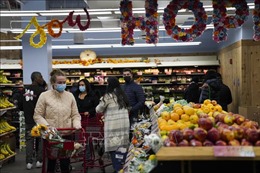 Giá hàng hóa tăng, nhiều người Mỹ thay đổi cách mua sắm thực phẩm