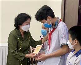 Quỹ Vừ A Dính hỗ trợ học sinh Thành phố Hồ Chí Minh vượt đại dịch