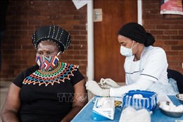 Nam Phi khai trương cơ sở sản xuất vaccine ngừa COVID-19 thế hệ mới