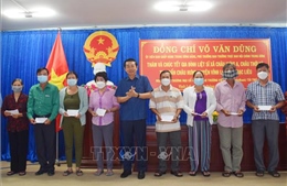 Lãnh đạo Ban Nội chính Trung ương thăm, tặng quà Tết các gia đình liệt sỹ tại Bạc Liêu