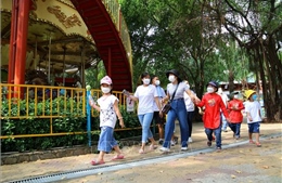Hơn 10.000 gia đình công nhân vui Tết tại công viên văn hóa Đầm Sen 