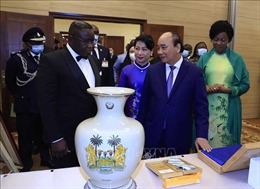 Chủ tịch nước Nguyễn Xuân Phúc chủ trì tiệc chiêu đãi Tổng thống CH Sierra Leone