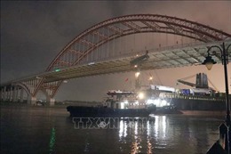 Hải Phòng: Điều tra vụ tàu 12.000 tấn hỏng máy, va chạm bờ kè chân cầu Hoàng Văn Thụ