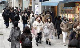 Chính phủ Nhật Bản hạ cấp độ dịch COVID-19 tương đương với cúm mùa