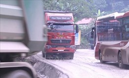 Yên Bái: Cần xử lý nghiêm tình trạng xe quá tải &#39;hành hạ&#39; Quốc lộ 70