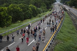 Đoàn người di cư mới bắt đầu hành trình đi bộ 300 km từ miền Nam Mexico tới Mỹ