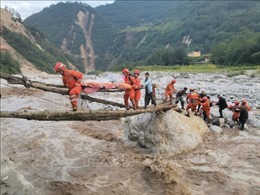 Vụ động đất tại Tứ Xuyên, Trung Quốc: Khẩn trương tìm kiếm những người mắc kẹt