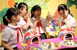 Học sinh Thủ đô hào hứng trải nghiệm làm đồ chơi Trung thu truyền thống