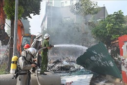 Hà Nội: Dập tắt đám cháy tại phố Khuất Duy Tiến