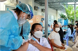 Tỉ lệ bao phủ vaccine ngừa COVID-19 tại Campuchia đạt gần 95%